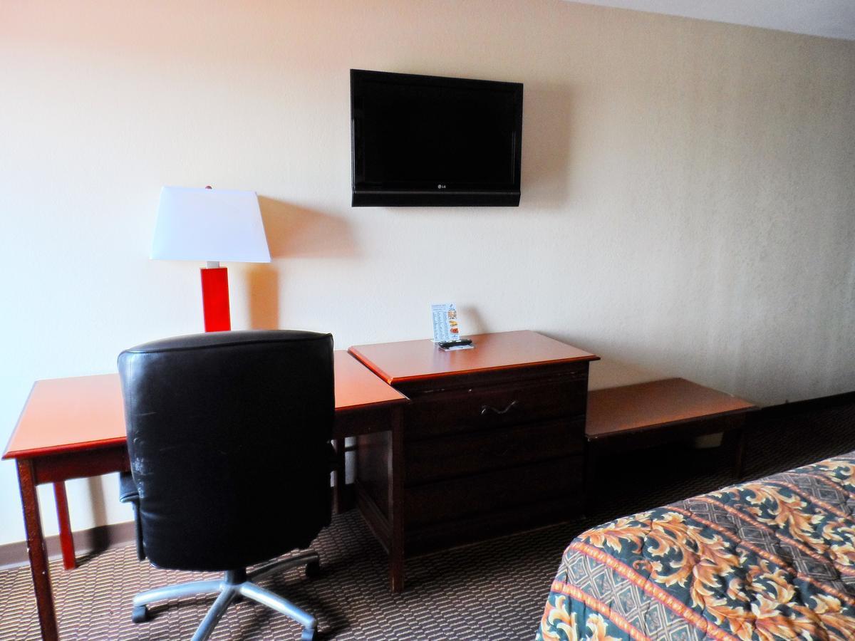 Courtesy Inn Del City Exterior foto